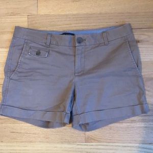 Women’s Banana Republic khaki shorts